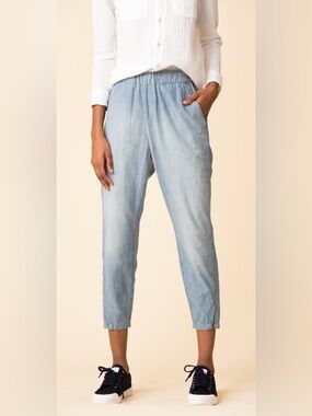 AMO Twist Pull On Pants in Med Chambray SZ: XS inseam 24/ rise 9 1/2